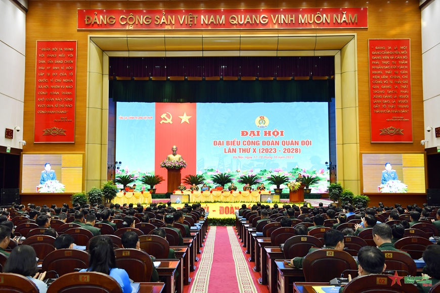 Xã luận: Tỏa sáng phẩm chất 